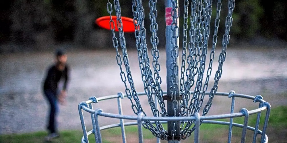 Easy Ways To Play Disc Golf For Beginners